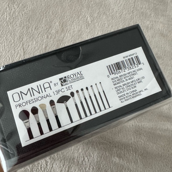 *NWT* Omnia Professional 13 piece makeup brush set with wrap - Picture 7 of 7